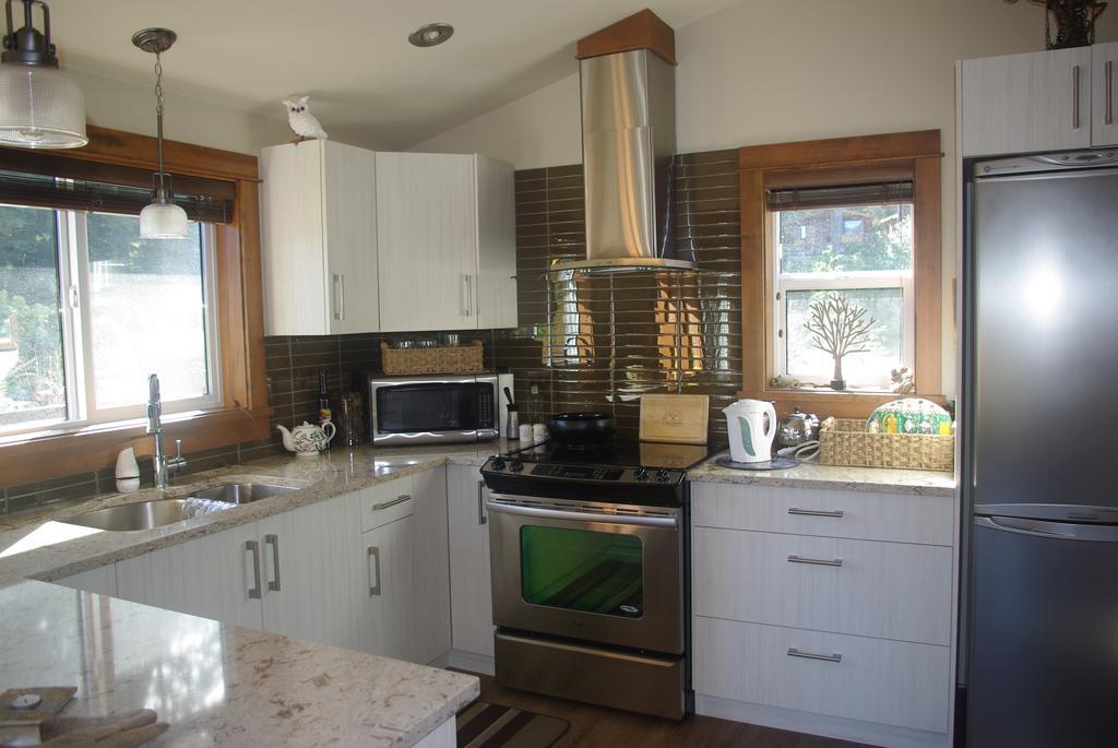 Wild Coast Chalets Port Renfrew Room photo